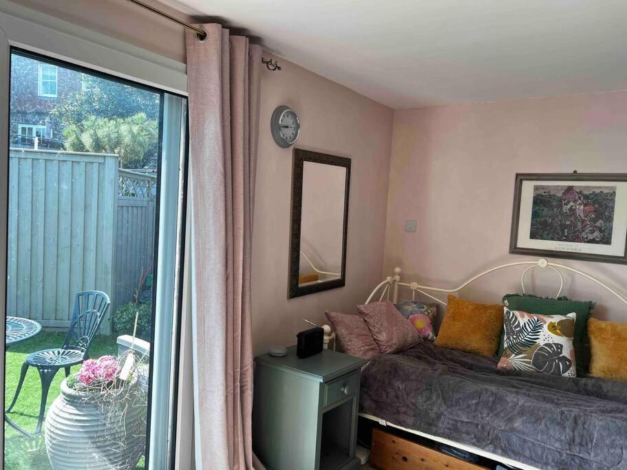 Quirky 1 Bedroom Barn On The River In Arundel Exterior photo